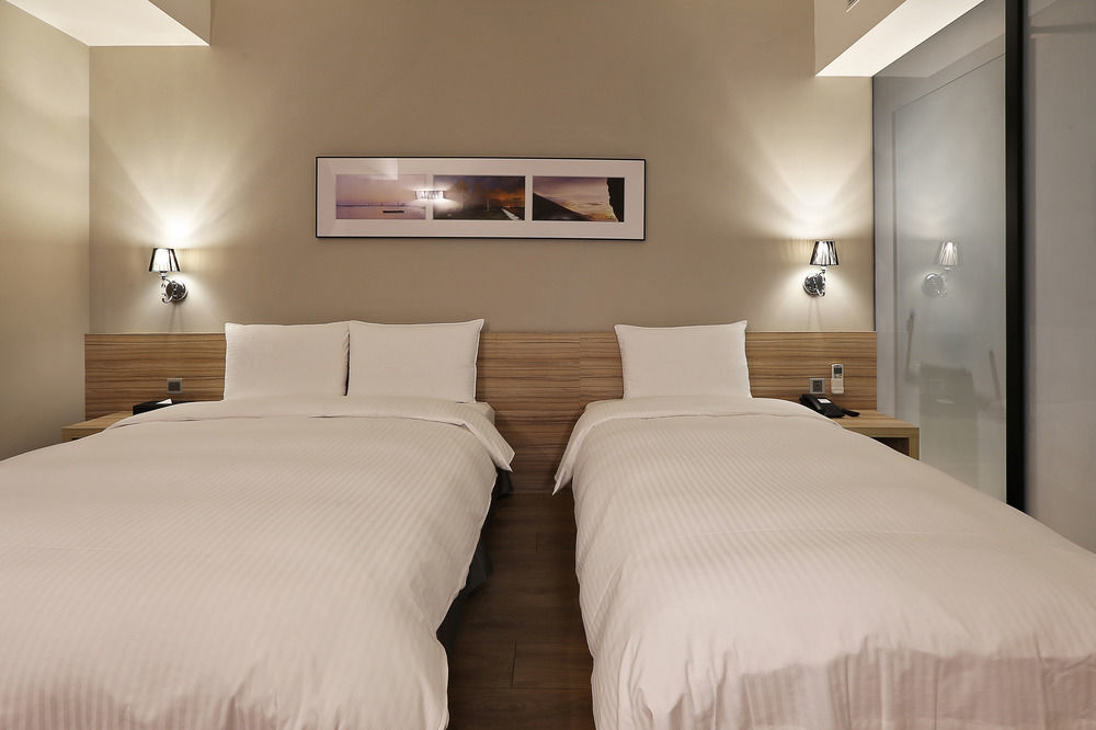 Miller Inn Taichung Bagian luar foto