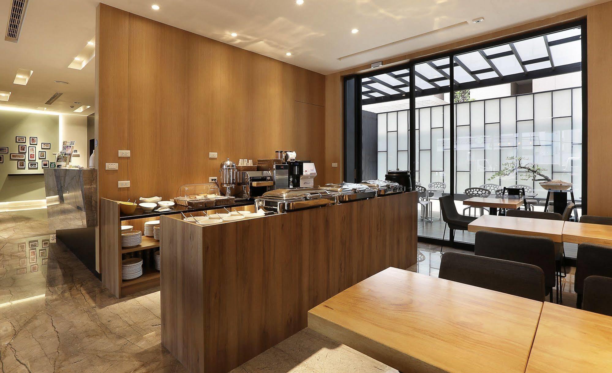 Miller Inn Taichung Bagian luar foto