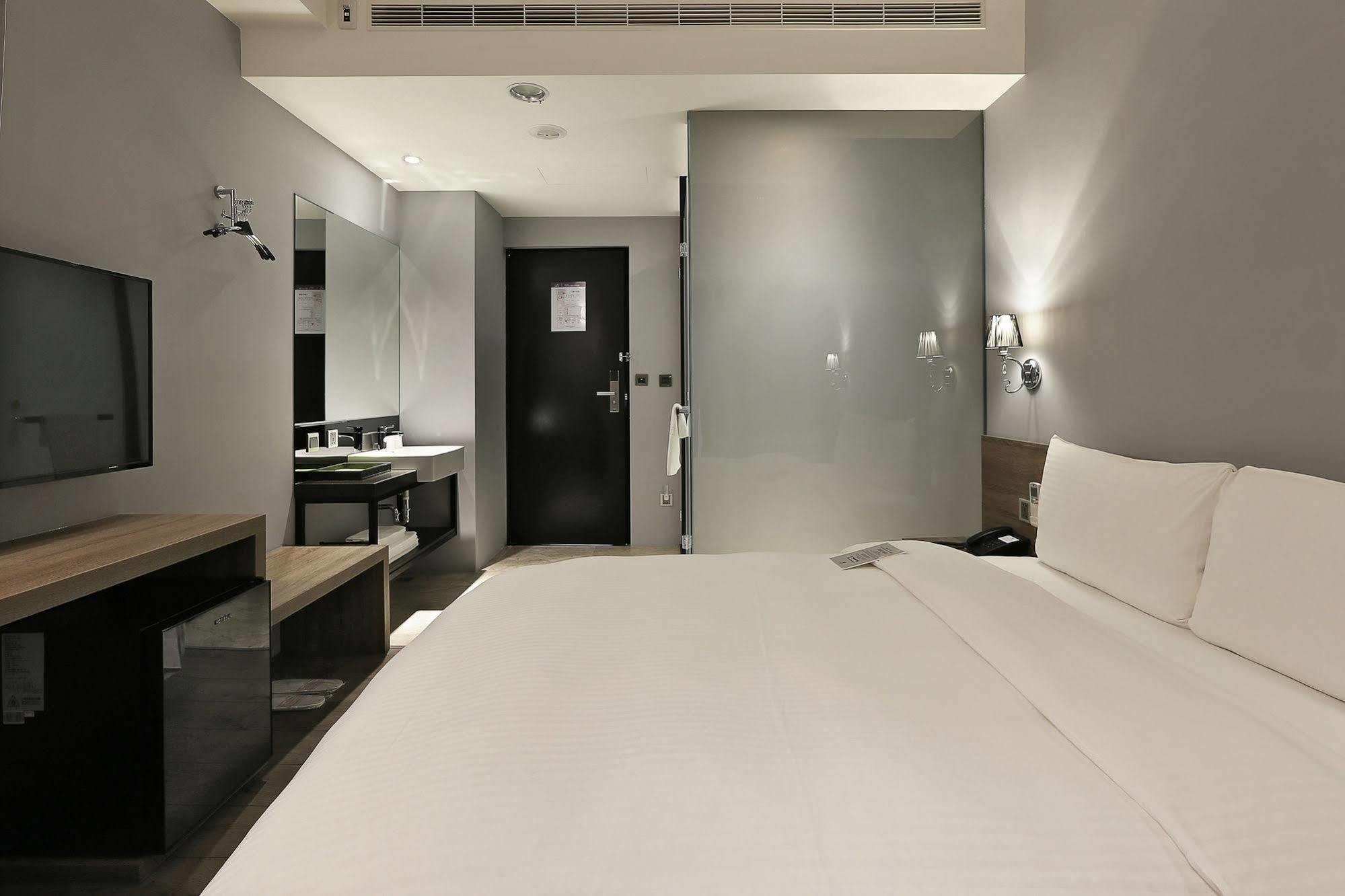 Miller Inn Taichung Bagian luar foto