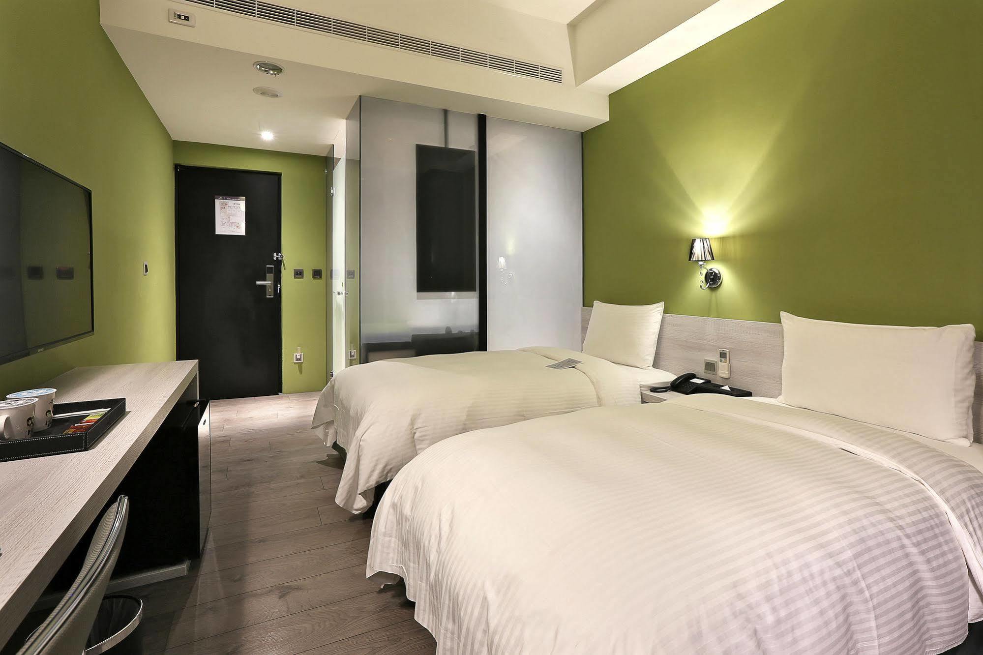 Miller Inn Taichung Bagian luar foto