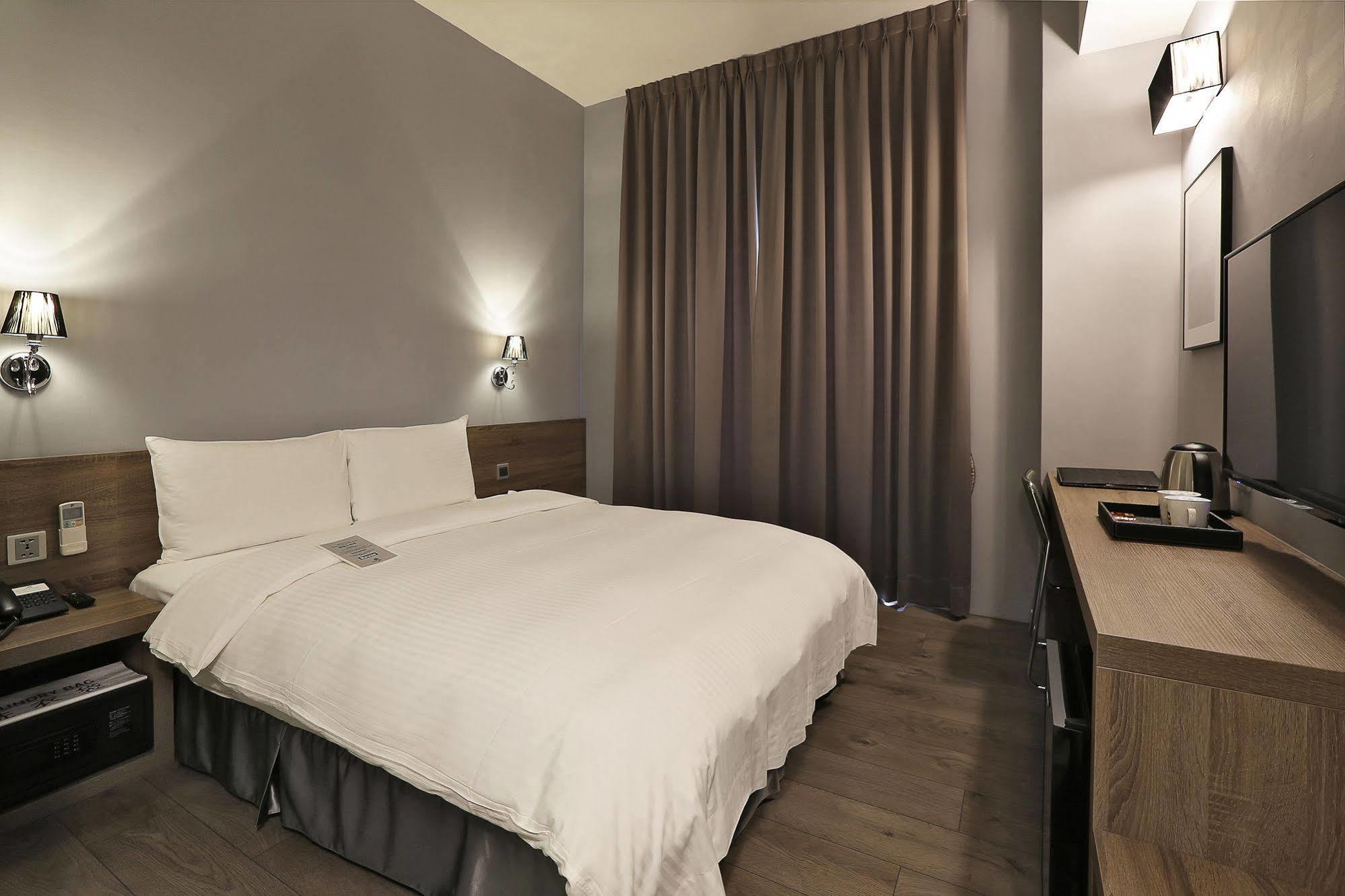 Miller Inn Taichung Bagian luar foto
