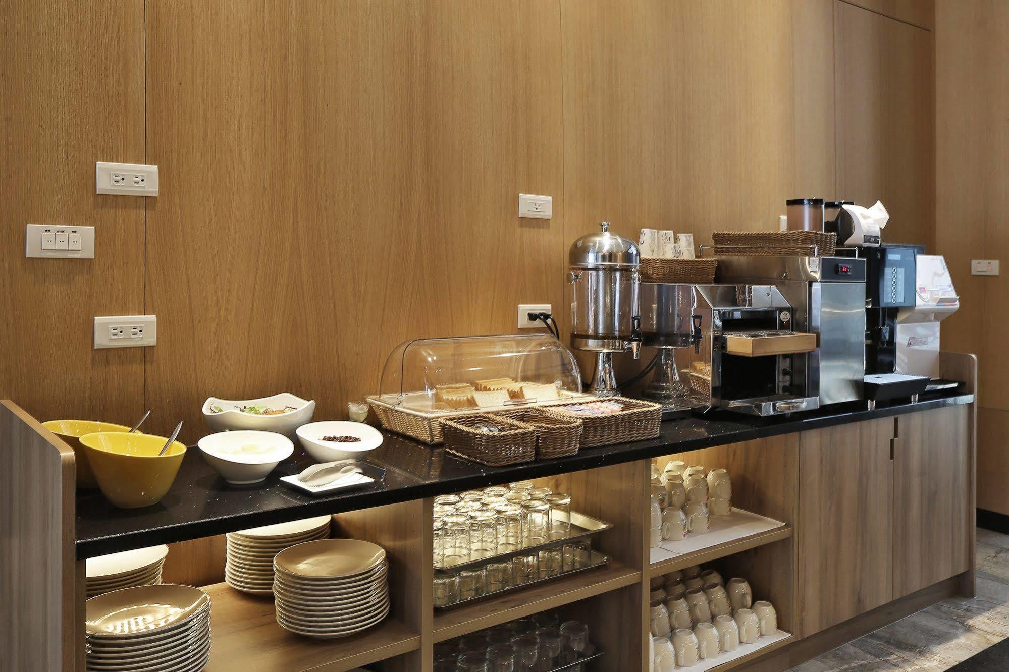 Miller Inn Taichung Bagian luar foto