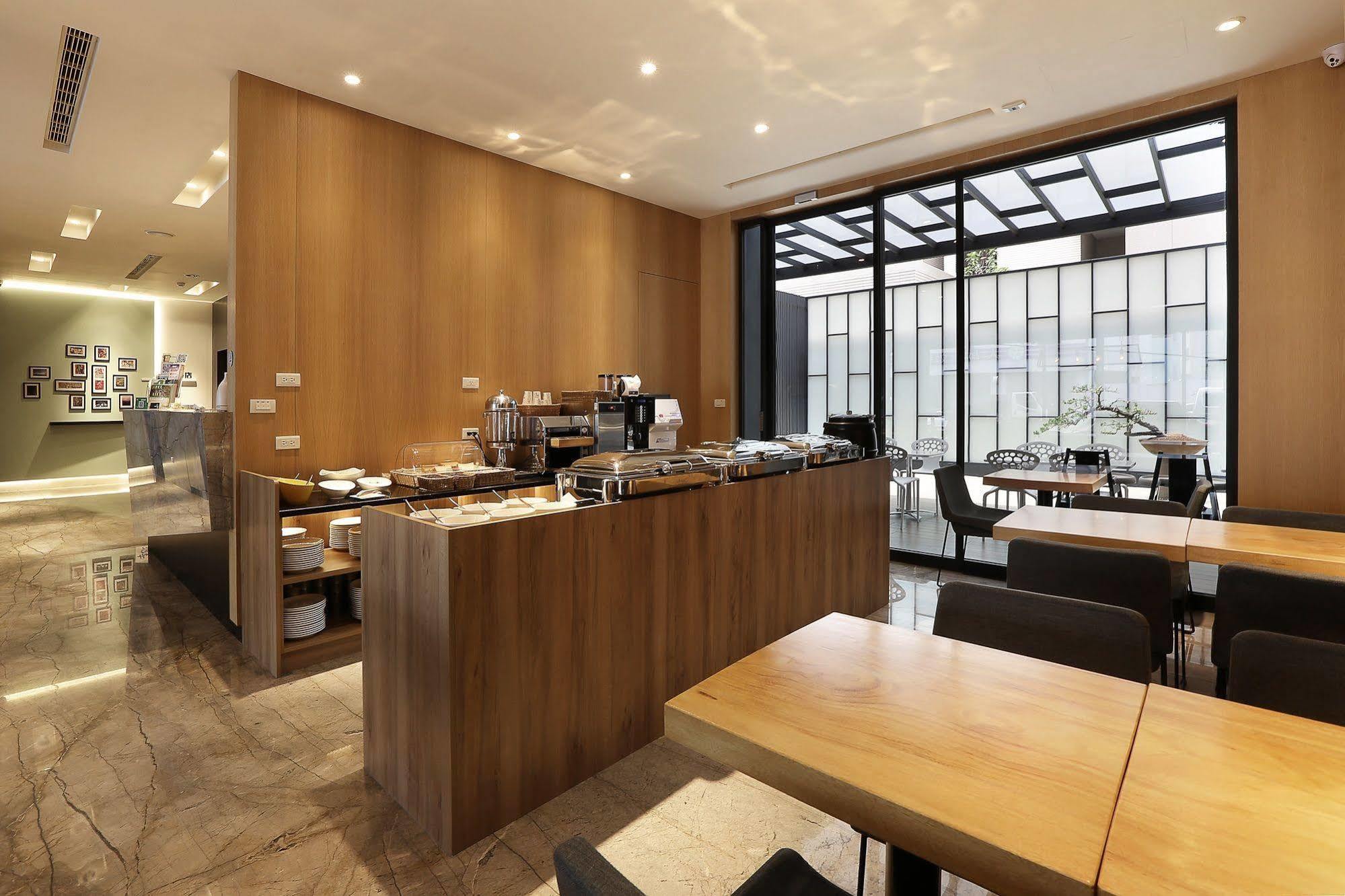 Miller Inn Taichung Bagian luar foto