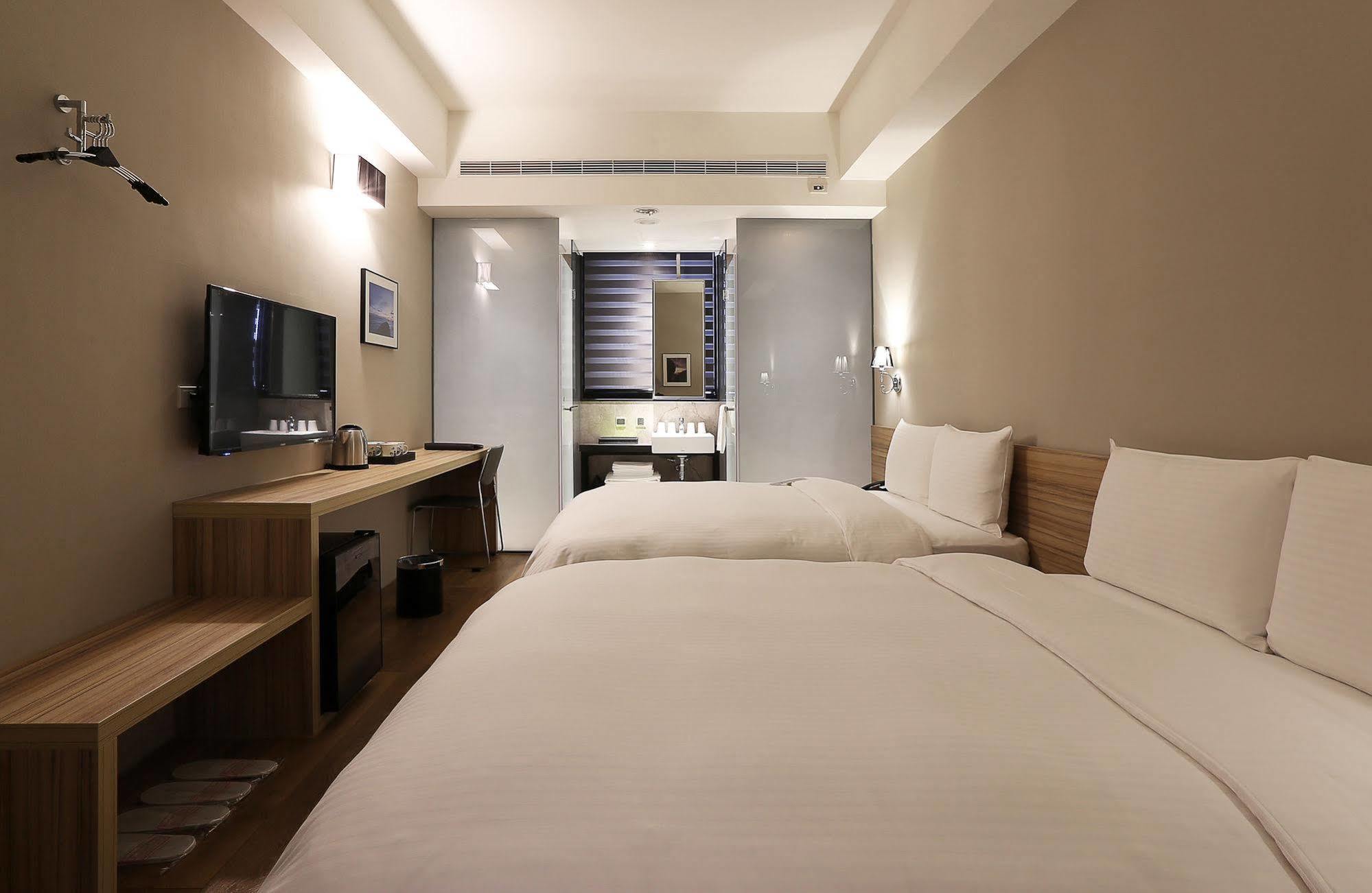 Miller Inn Taichung Bagian luar foto